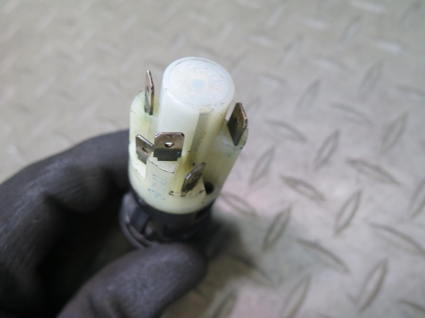 1985-1986 Porsche 928 Emergency Hazard Warning Light Flasher Switch