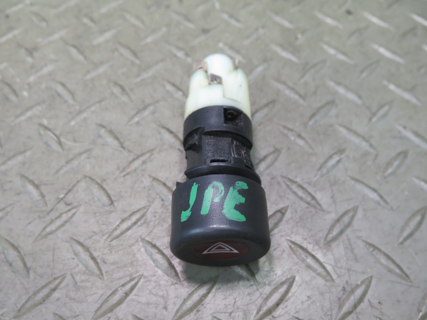 1985-1986 Porsche 928 Emergency Hazard Warning Light Flasher Switch