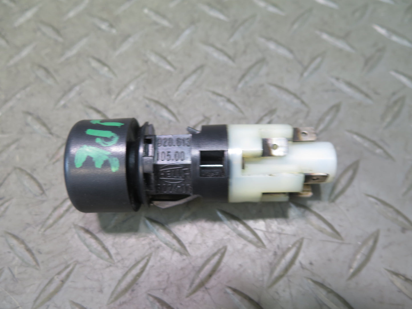1985-1986 Porsche 928 Emergency Hazard Warning Light Flasher Switch
