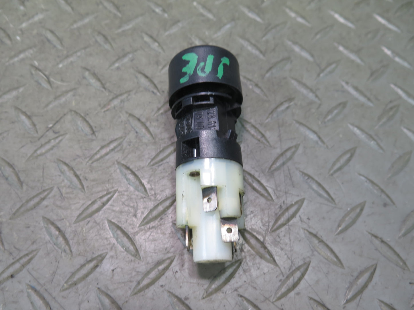 1985-1986 Porsche 928 Emergency Hazard Warning Light Flasher Switch