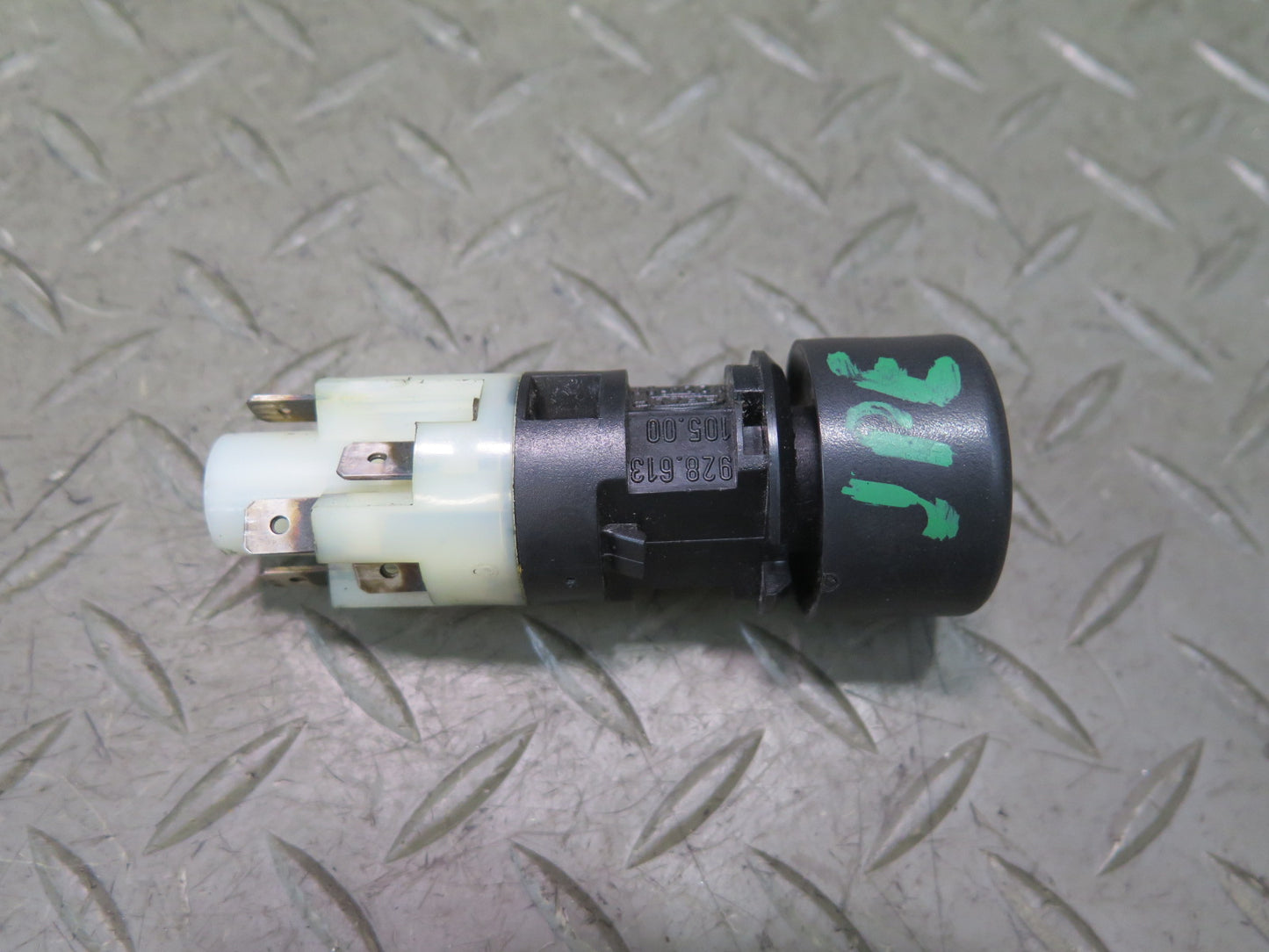 1985-1986 Porsche 928 Emergency Hazard Warning Light Flasher Switch