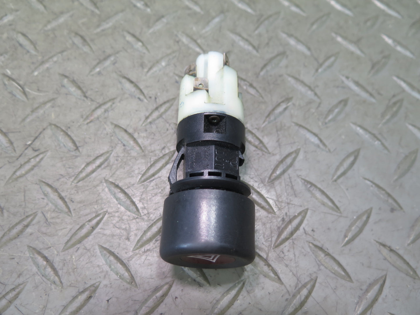 1985-1986 Porsche 928 Emergency Hazard Warning Light Flasher Switch