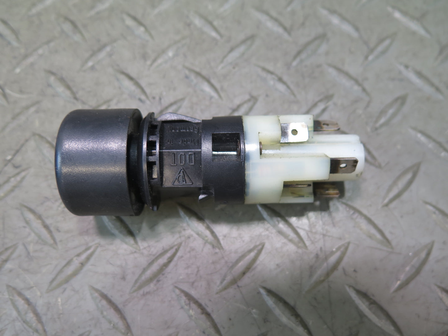 1985-1986 Porsche 928 Emergency Hazard Warning Light Flasher Switch