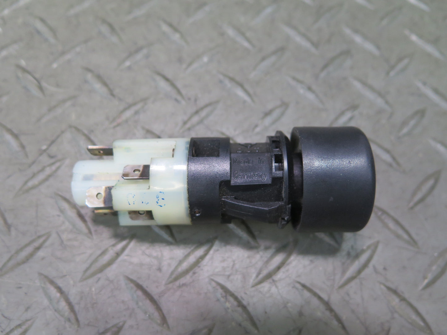 1985-1986 Porsche 928 Emergency Hazard Warning Light Flasher Switch