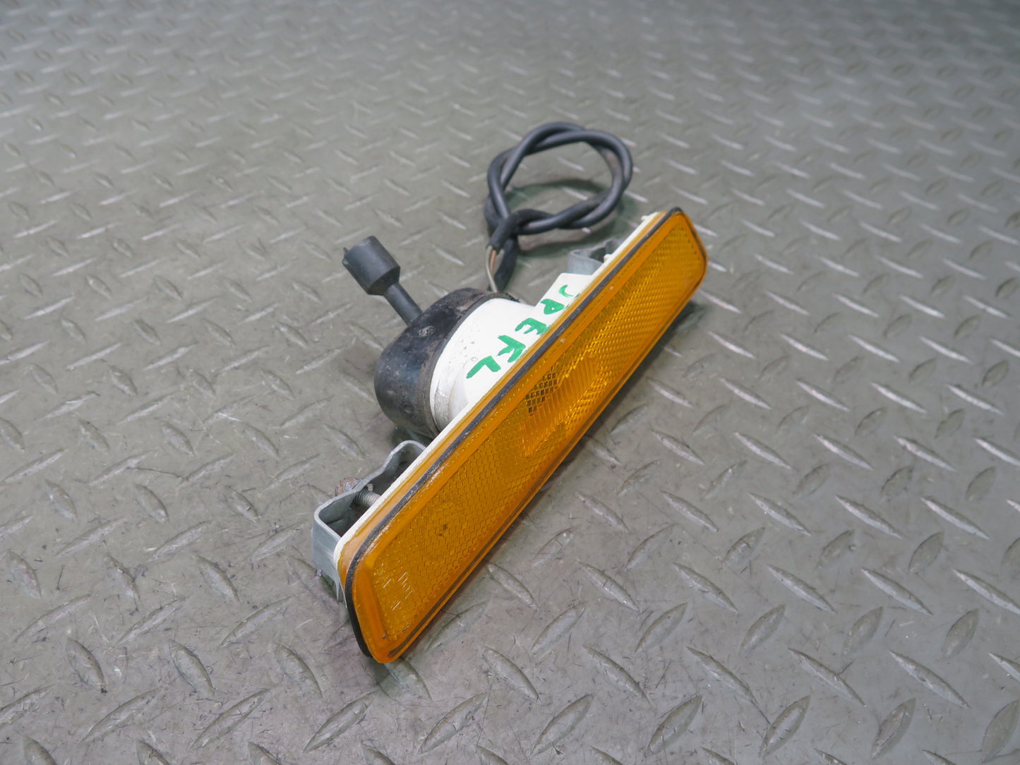 1984-1986 Porsche 928 Front Left & Right Side Marker Light Lamp Set of 2