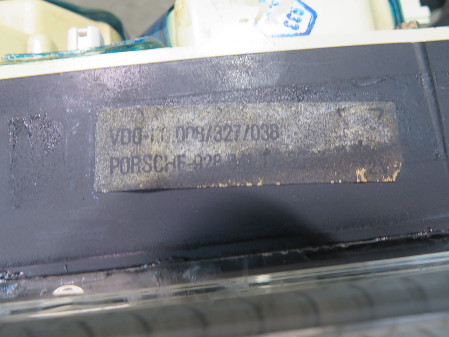 1985-1986 Porsche 928 A/T Instrument Cluster Gauge Speedometer