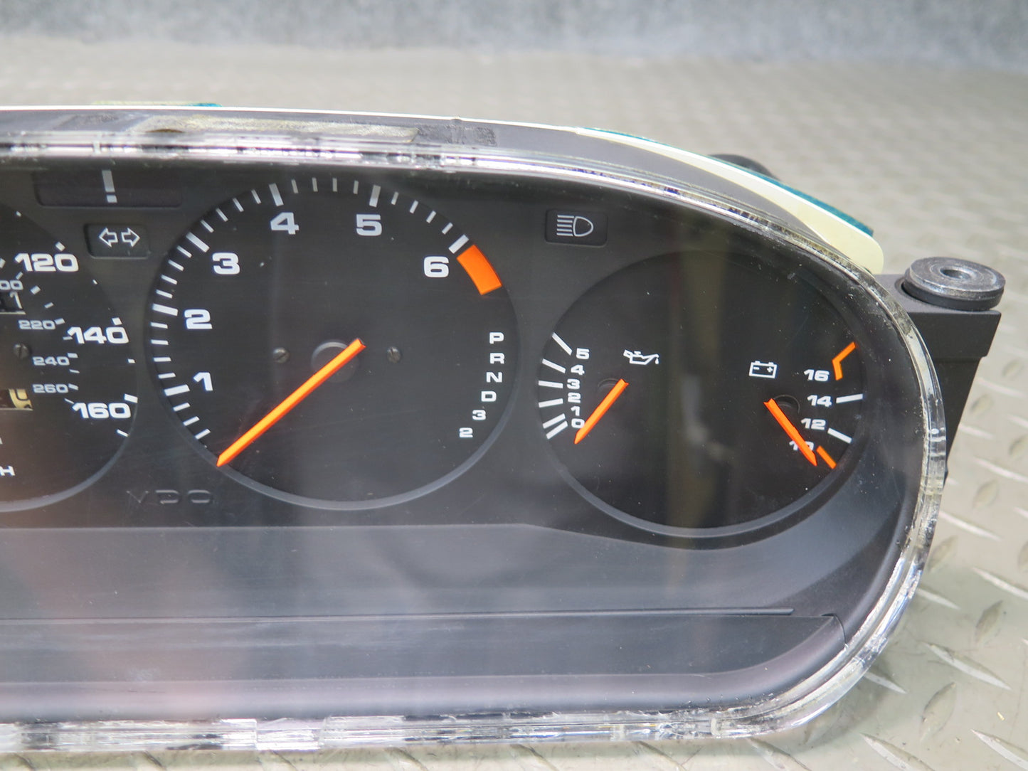 1985-1986 Porsche 928 A/T Instrument Cluster Gauge Speedometer