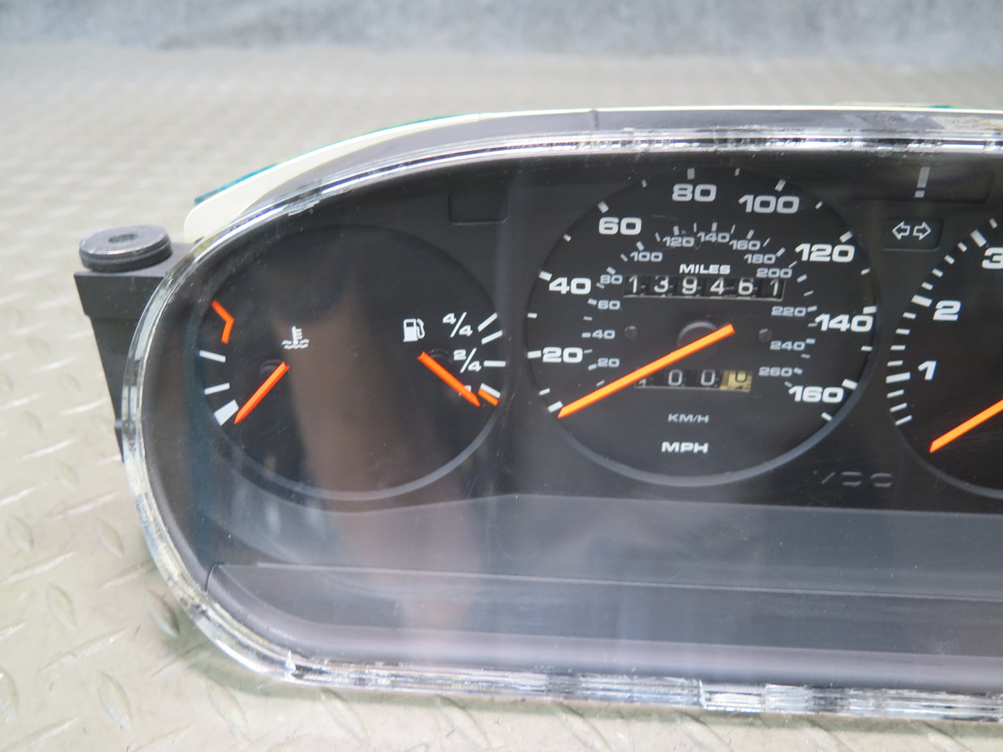 1985-1986 Porsche 928 A/T Instrument Cluster Gauge Speedometer