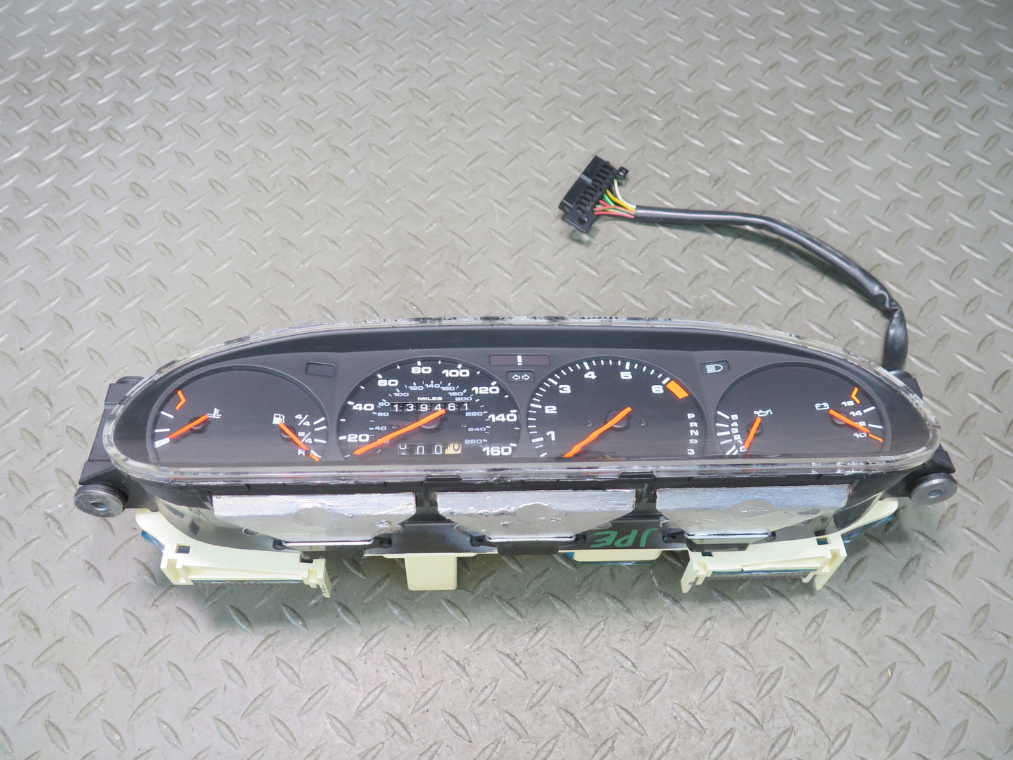 1985-1986 Porsche 928 A/T Instrument Cluster Gauge Speedometer