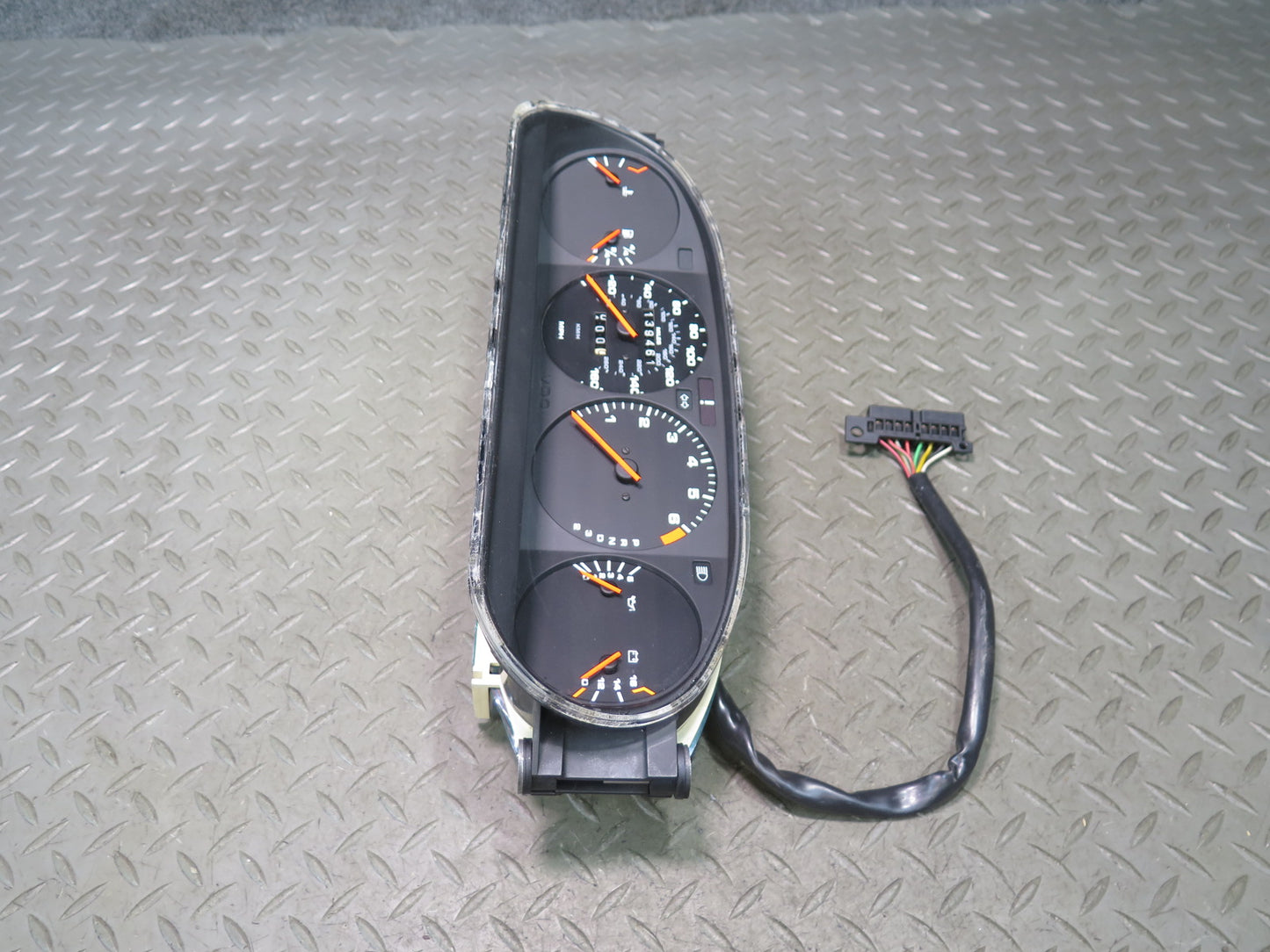 1985-1986 Porsche 928 A/T Instrument Cluster Gauge Speedometer
