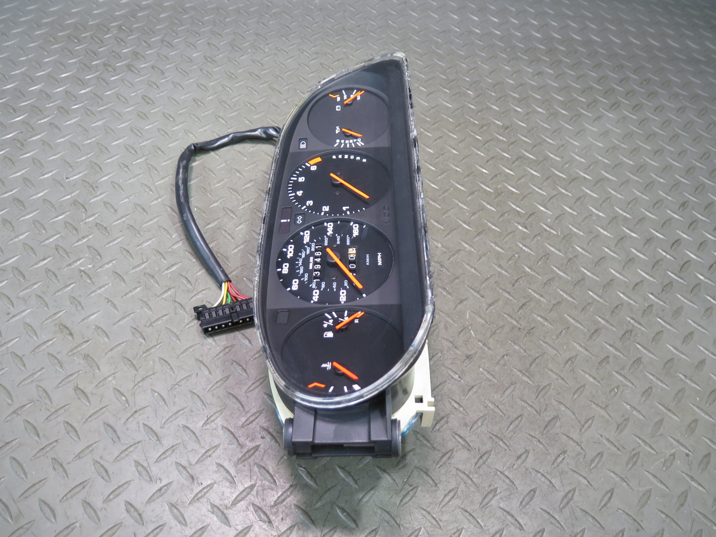1985-1986 Porsche 928 A/T Instrument Cluster Gauge Speedometer