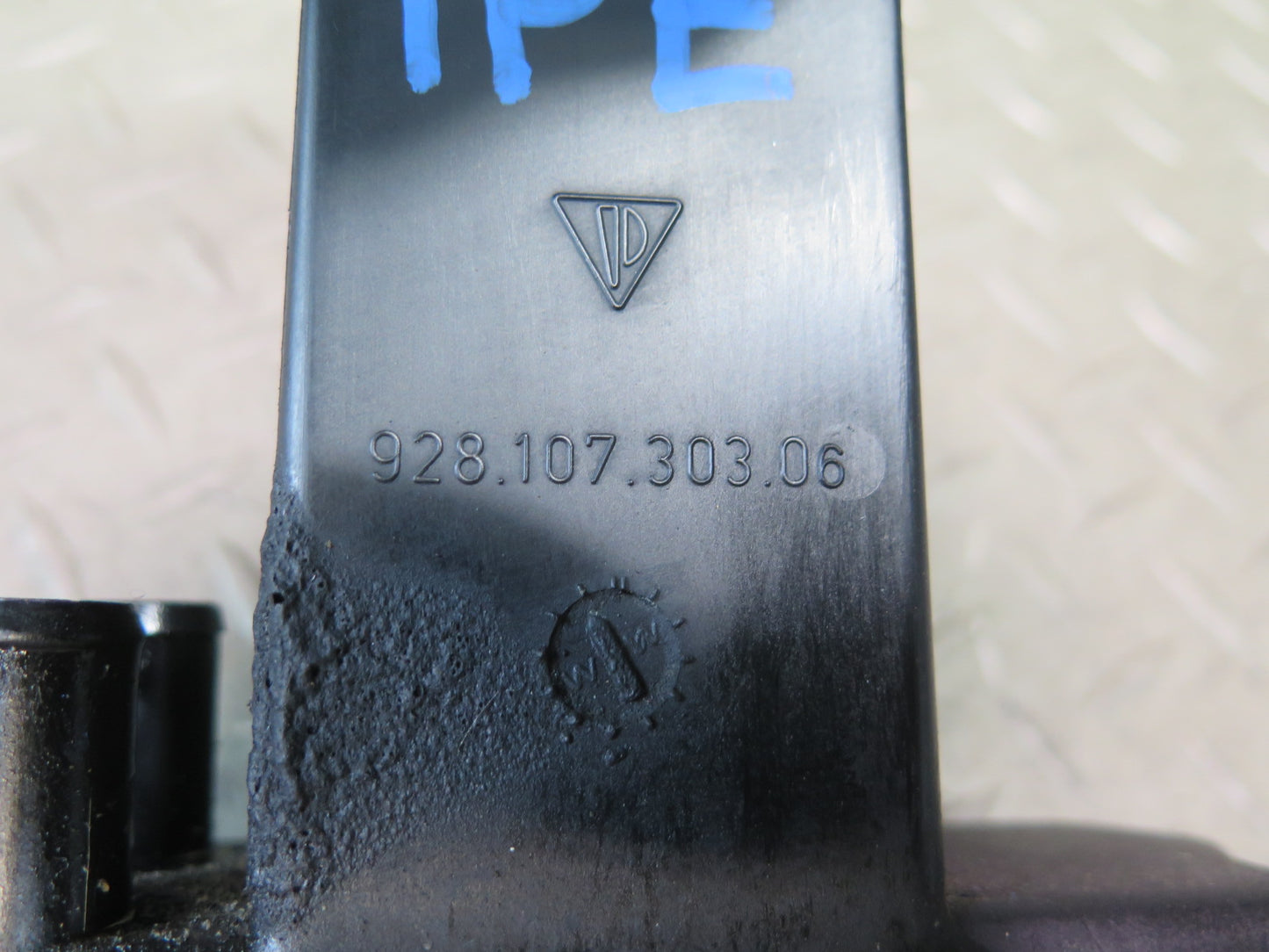 1987-1991 Porsche 928 S 5.0L V8 Engine Motor Oil Filler Neck W/ Cap 92810730306