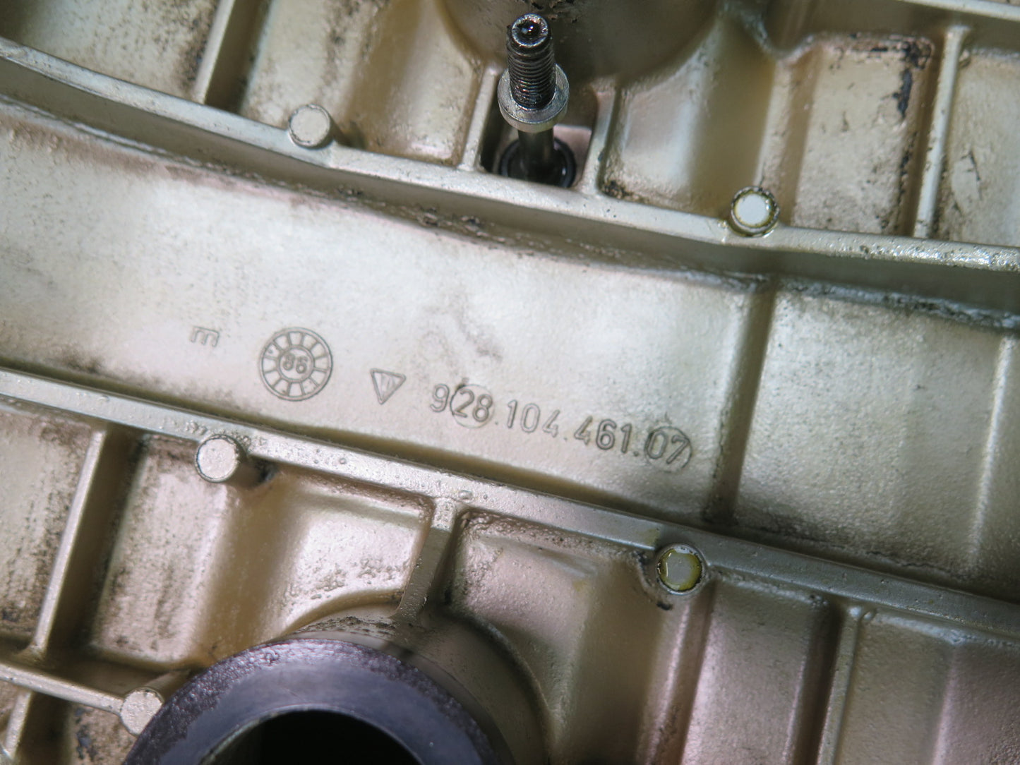 1987-1991 Porsche 928 S4 5.0L V8 Engine Motor Right Side Valve Cover