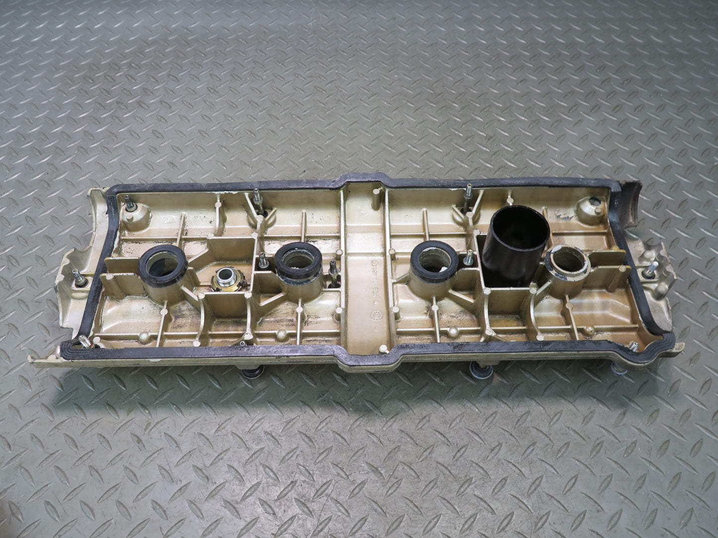 1987-1991 Porsche 928 S4 5.0L V8 Engine Motor Right Side Valve Cover