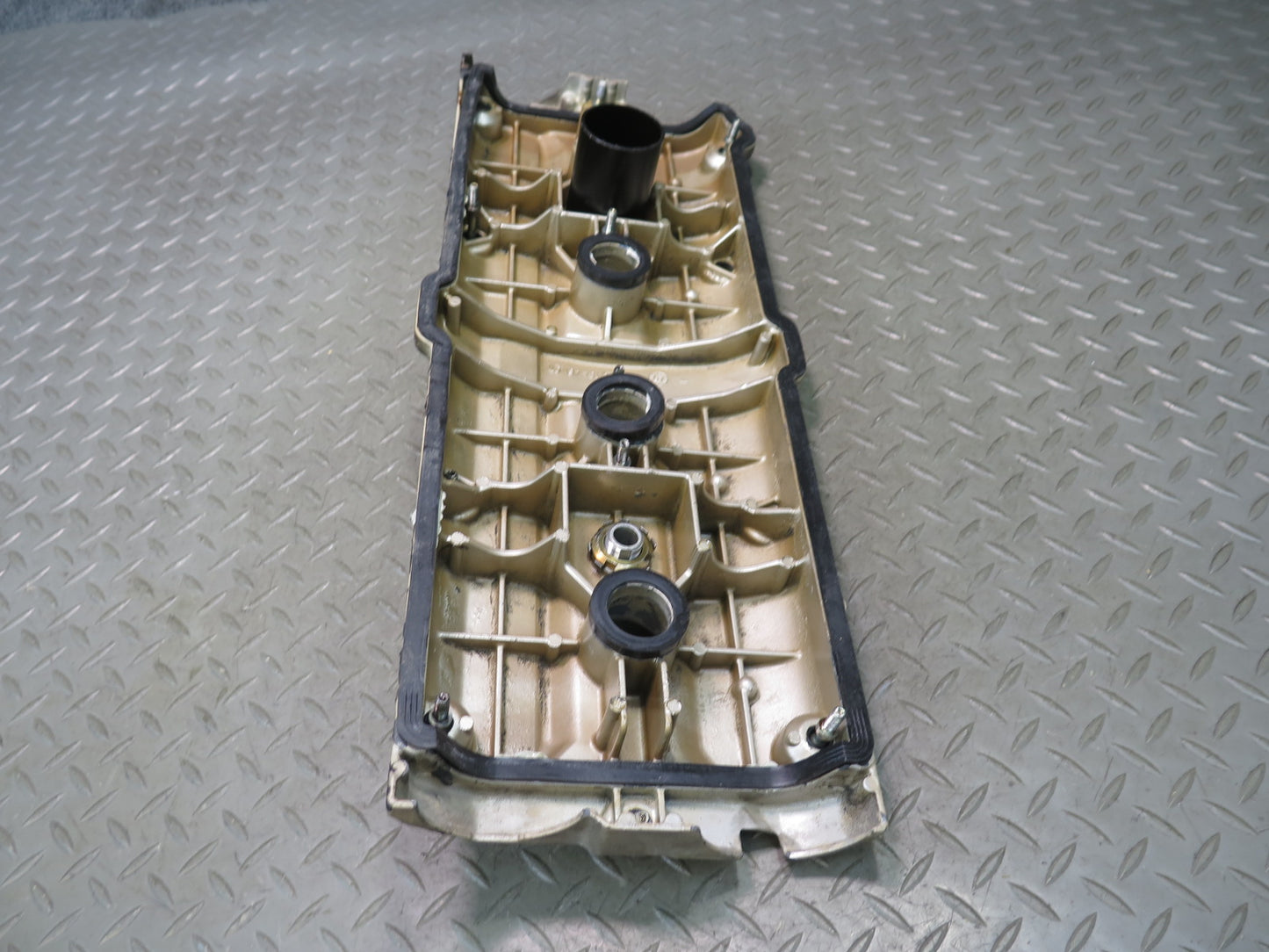 1987-1991 Porsche 928 S4 5.0L V8 Engine Motor Right Side Valve Cover