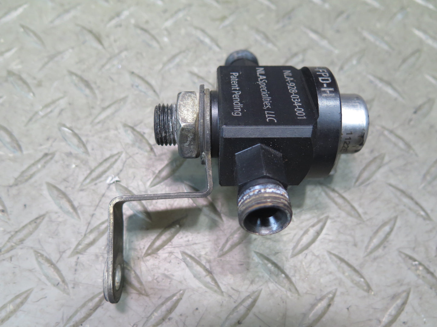 1987-1991 Porsche 928 S4 5.0L V8 Fuel Pressure Regulator NLA-928-034-001