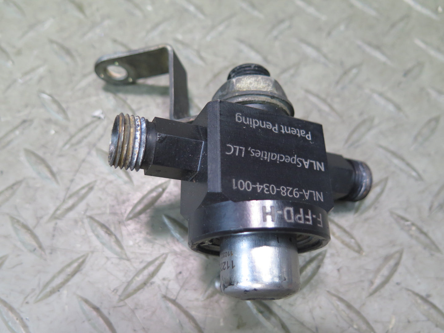 1987-1991 Porsche 928 S4 5.0L V8 Fuel Pressure Regulator NLA-928-034-001