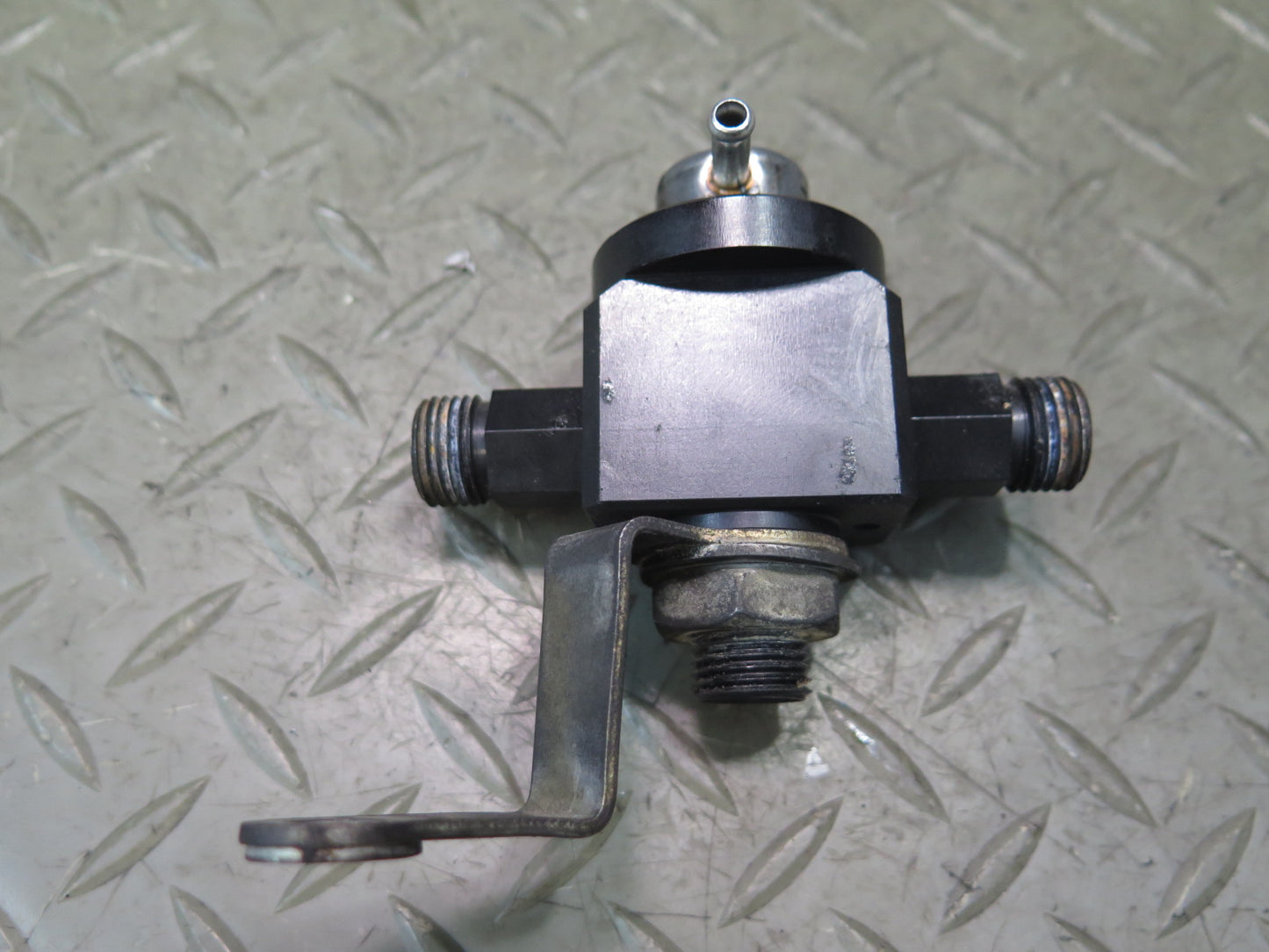 1987-1991 Porsche 928 S4 5.0L V8 Fuel Pressure Regulator NLA-928-034-001