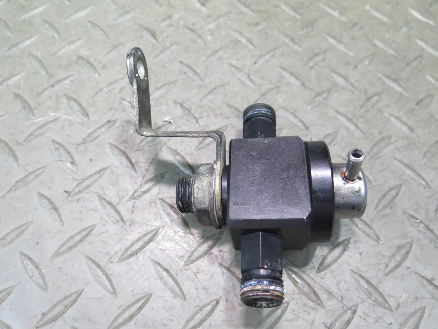 1987-1991 Porsche 928 S4 5.0L V8 Fuel Pressure Regulator NLA-928-034-001