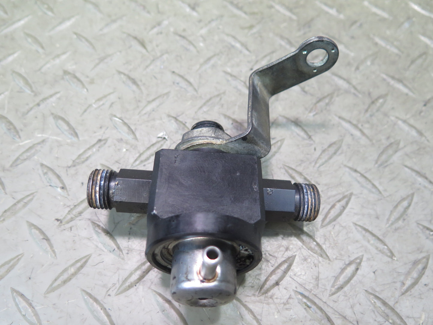 1987-1991 Porsche 928 S4 5.0L V8 Fuel Pressure Regulator NLA-928-034-001