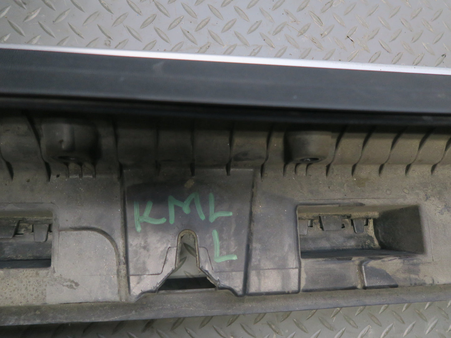 12-15 Mercedes W166 Ml-class Left & Right Running Board Mount Bracket Set OEM
