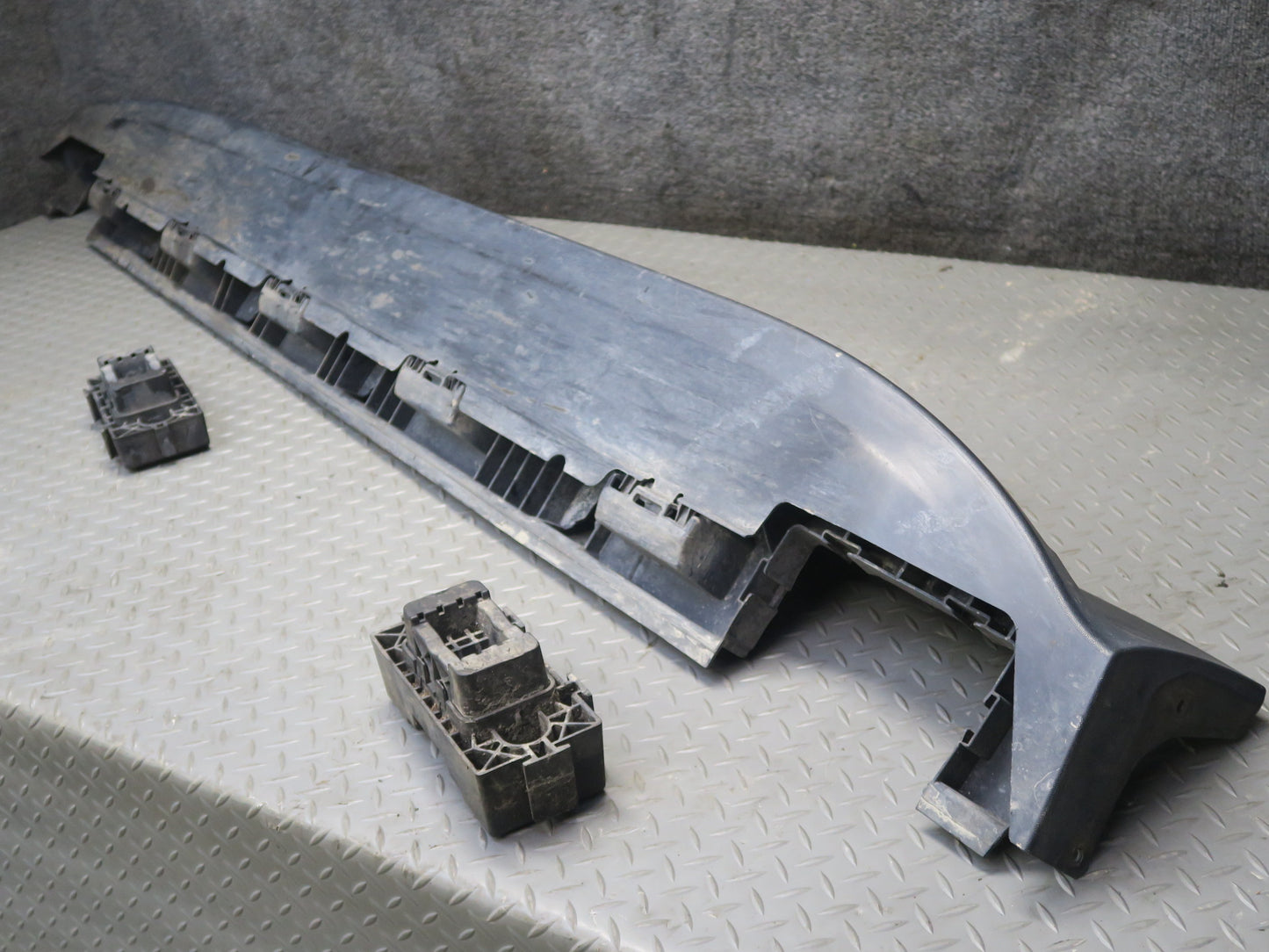 12-15 Mercedes W166 Ml-class Left & Right Running Board Mount Bracket Set OEM