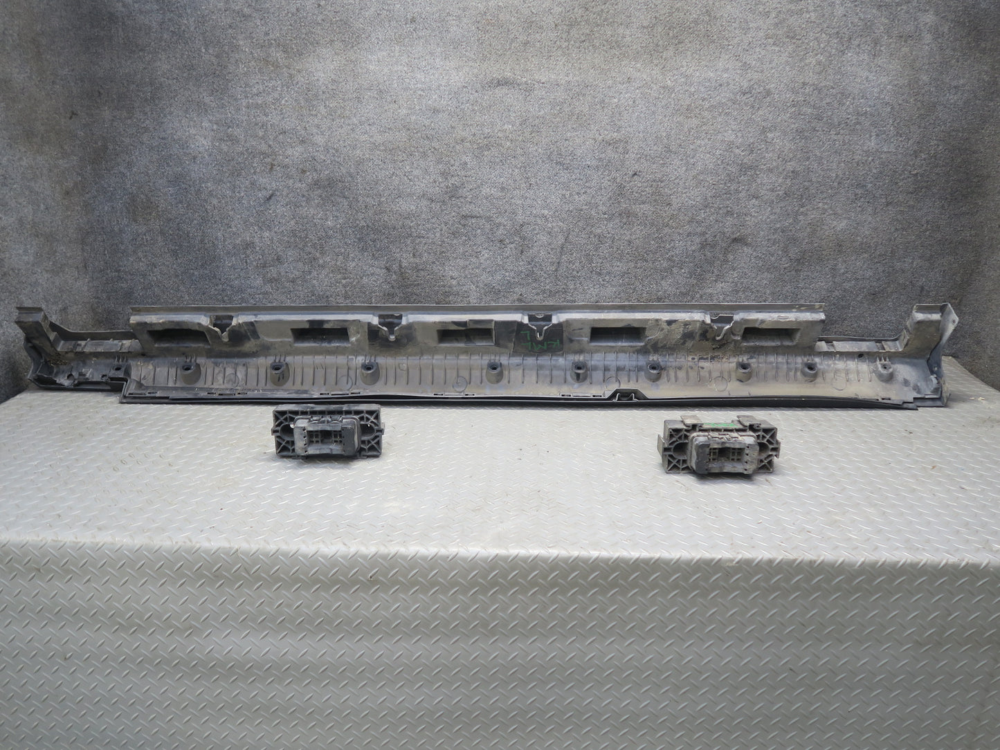 12-15 Mercedes W166 Ml-class Left & Right Running Board Mount Bracket Set OEM