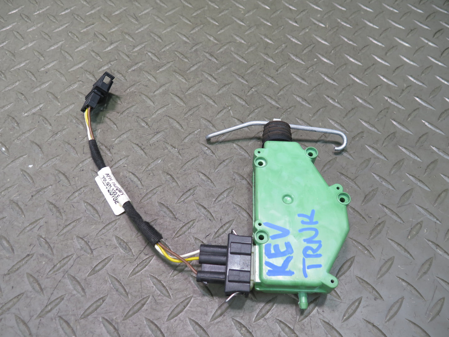 97-03 VW Eurovan T4 Rear Trunk Door Lock Actuator Motor 701959783 OEM