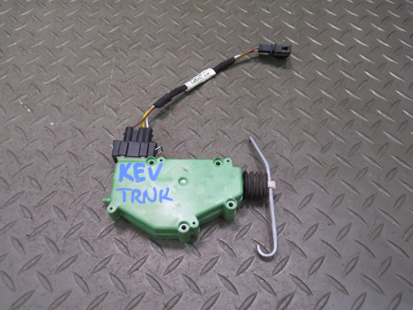 97-03 VW Eurovan T4 Rear Trunk Door Lock Actuator Motor 701959783 OEM