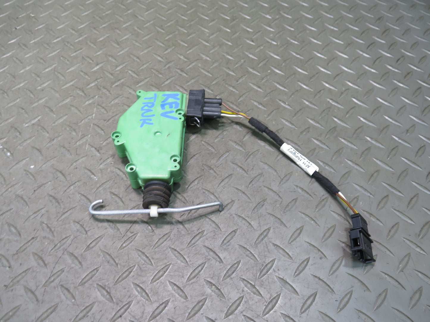 97-03 VW Eurovan T4 Rear Trunk Door Lock Actuator Motor 701959783 OEM