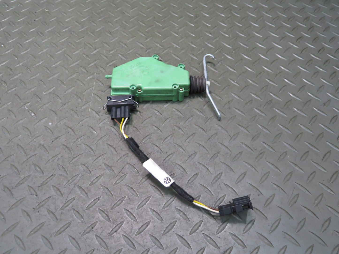 97-03 VW Eurovan T4 Rear Trunk Door Lock Actuator Motor 701959783 OEM