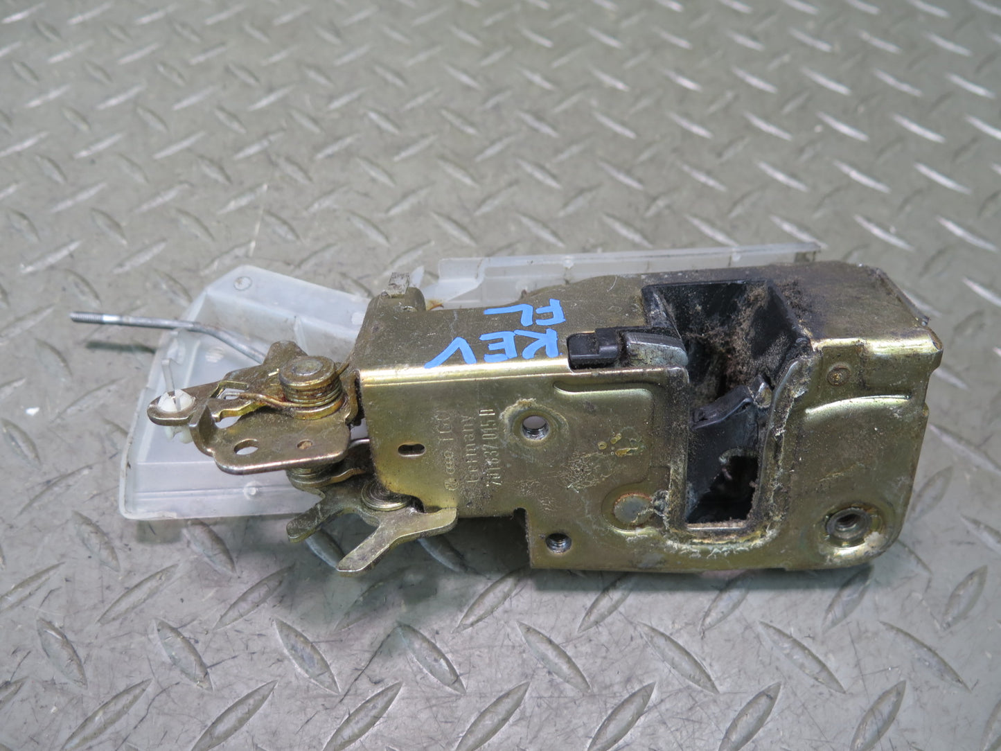 97-03 VW Eurovan T4 Front Left Driver Side Door Lock Latch 701837015D OEM