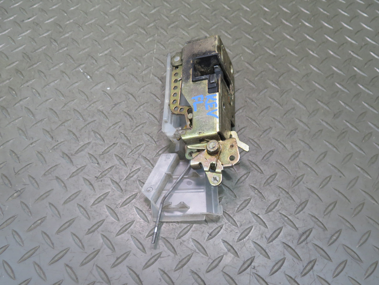 97-03 VW Eurovan T4 Front Left Driver Side Door Lock Latch 701837015D OEM