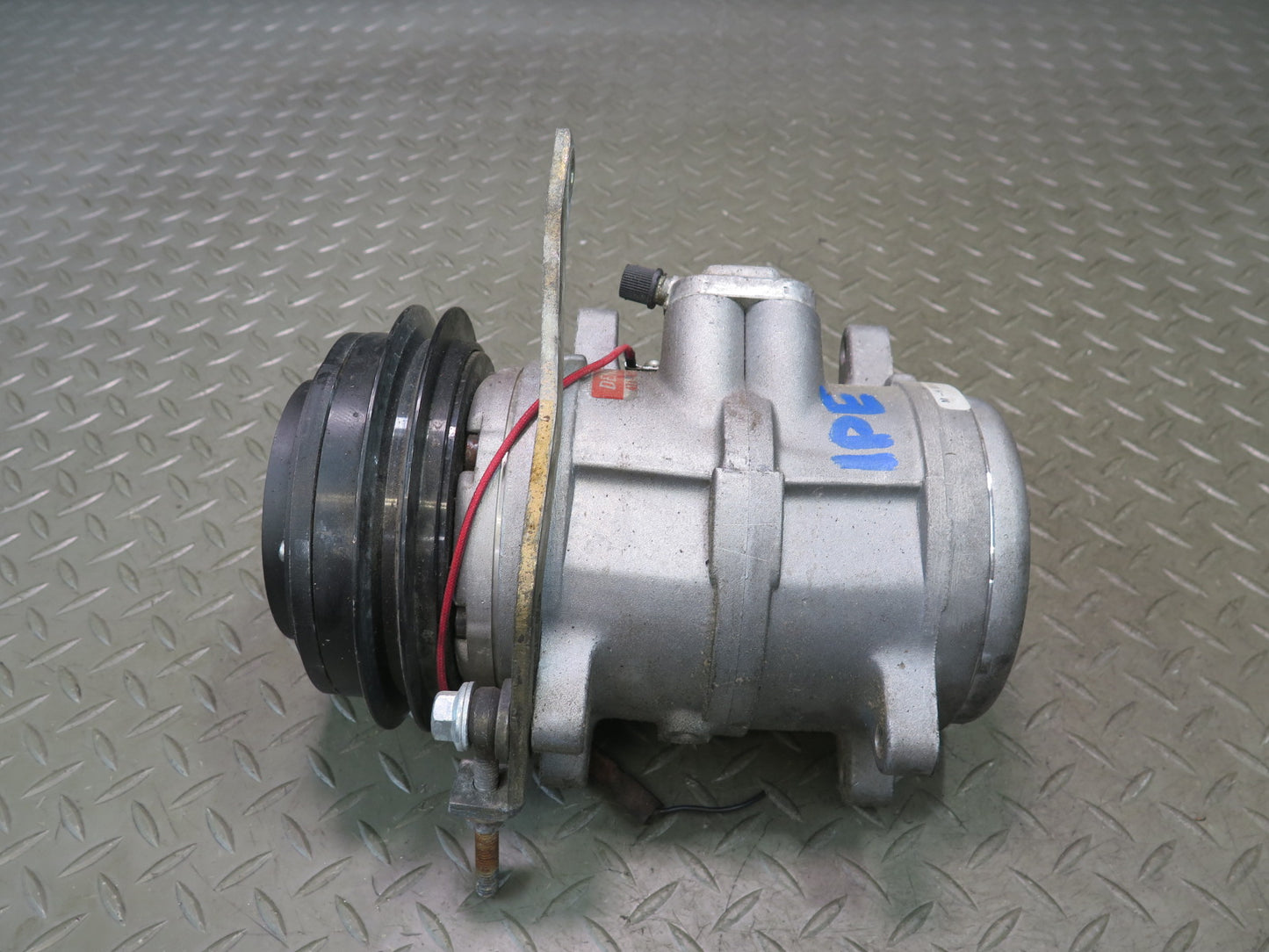 1987-1991 Porsche 928 S4 5.0L V8 Engine A/C Air Conditioning Compressor Pump