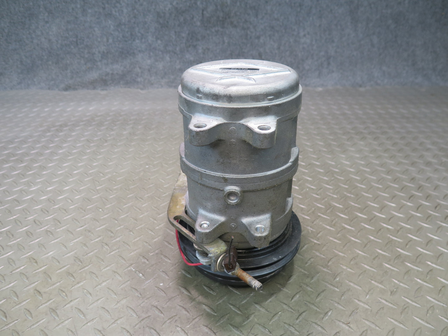 1987-1991 Porsche 928 S4 5.0L V8 Engine A/C Air Conditioning Compressor Pump