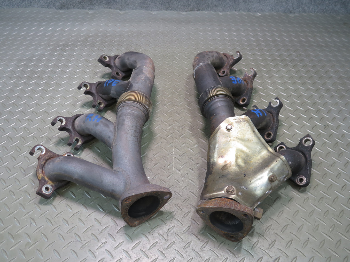 1987-1991 Porsche 928 S4 5.0L V8 Engine Left & Right Exhaust Manifold Set of 2