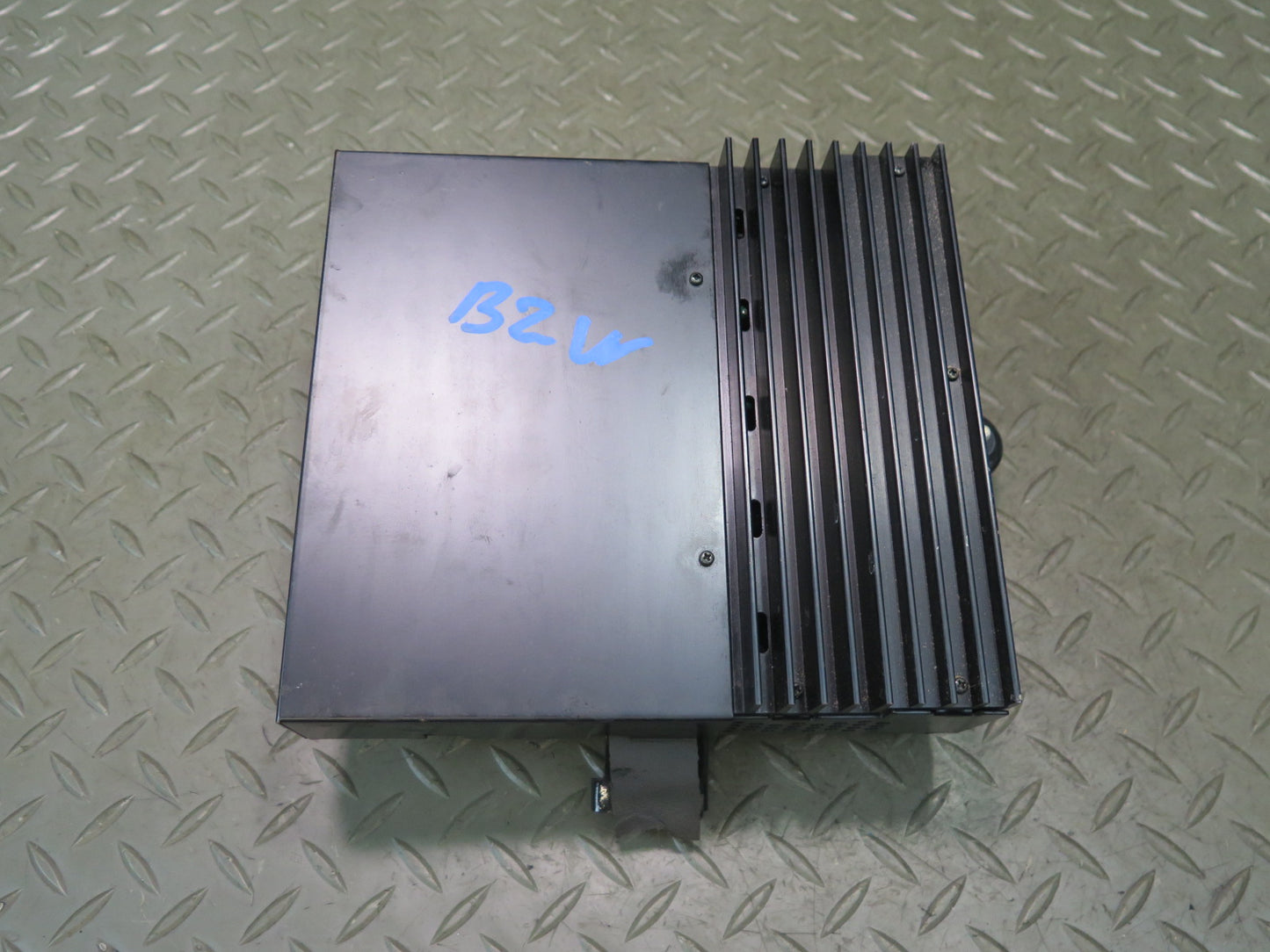96-02 BMW E36/7 Z3 Audio System Hifi Amplifier AMP w Bracket OEM