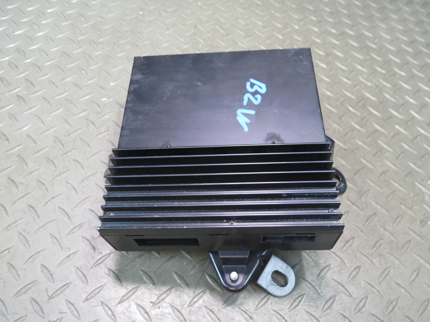 96-02 BMW E36/7 Z3 Audio System Hifi Amplifier AMP w Bracket OEM