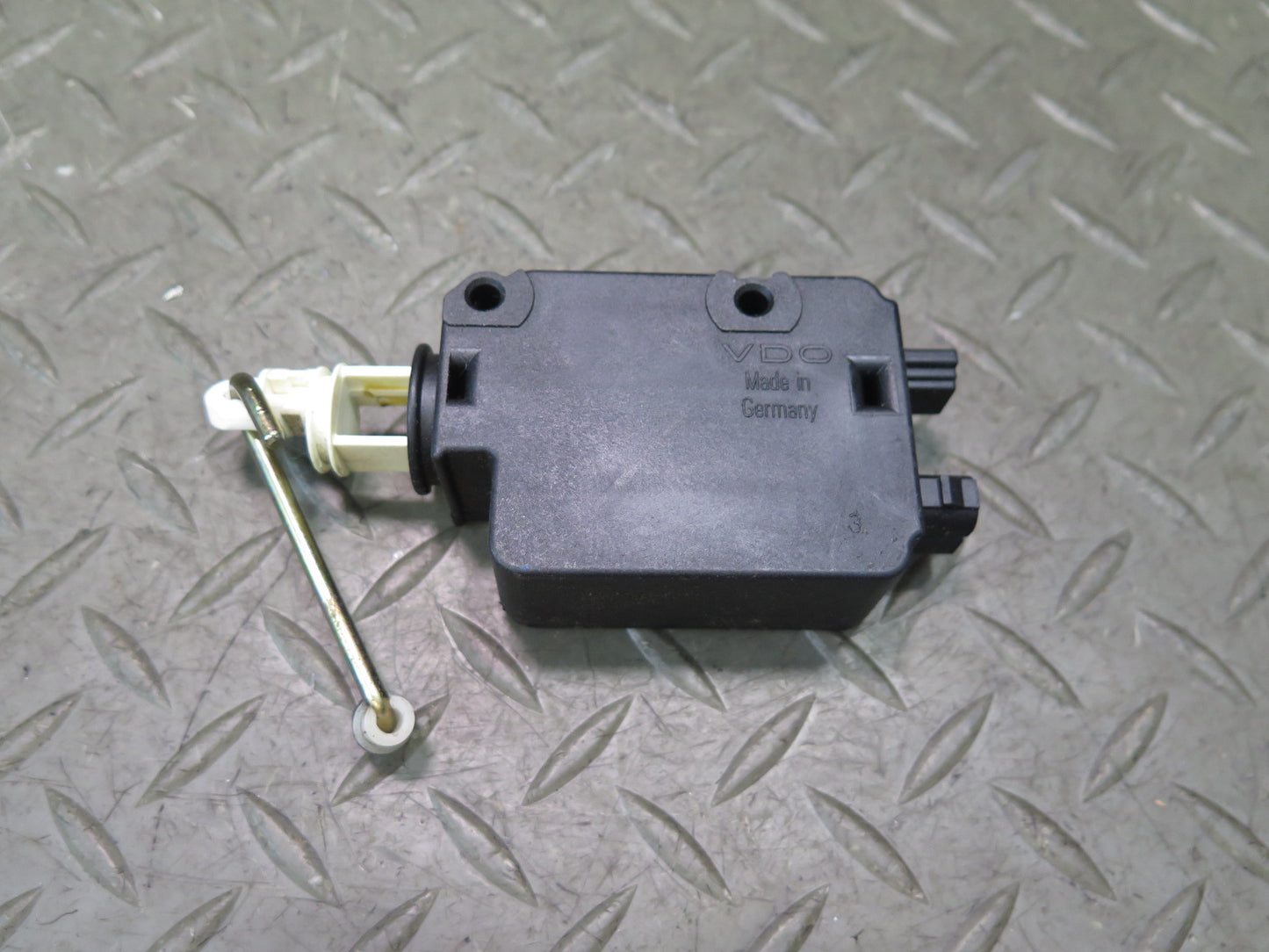 96-02 BMW E36/7 Z3 Rear Trunk Lid Lock Latch Actuator Motor 8361140 OEM