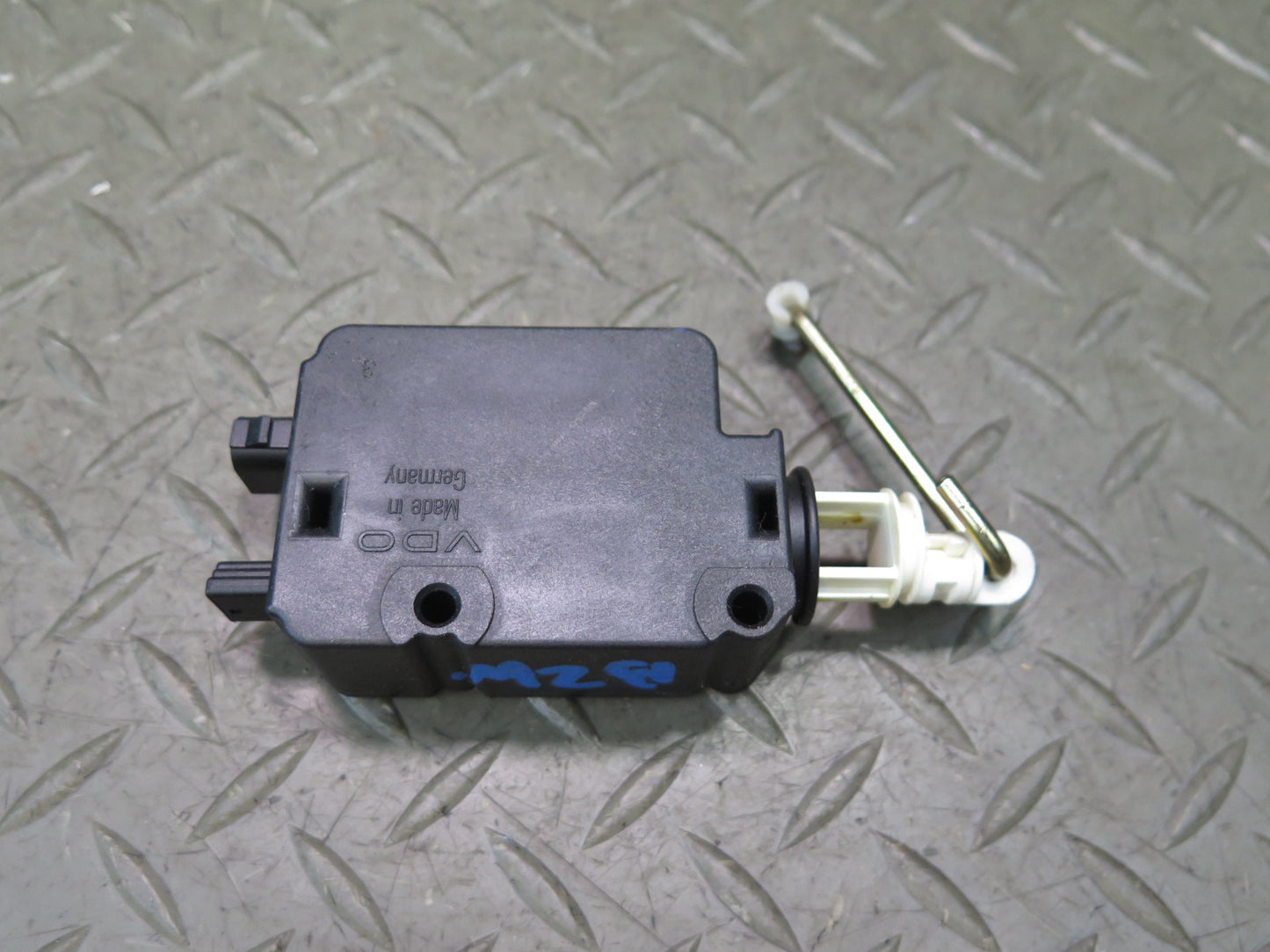96-02 BMW E36/7 Z3 Rear Trunk Lid Lock Latch Actuator Motor 8361140 OEM