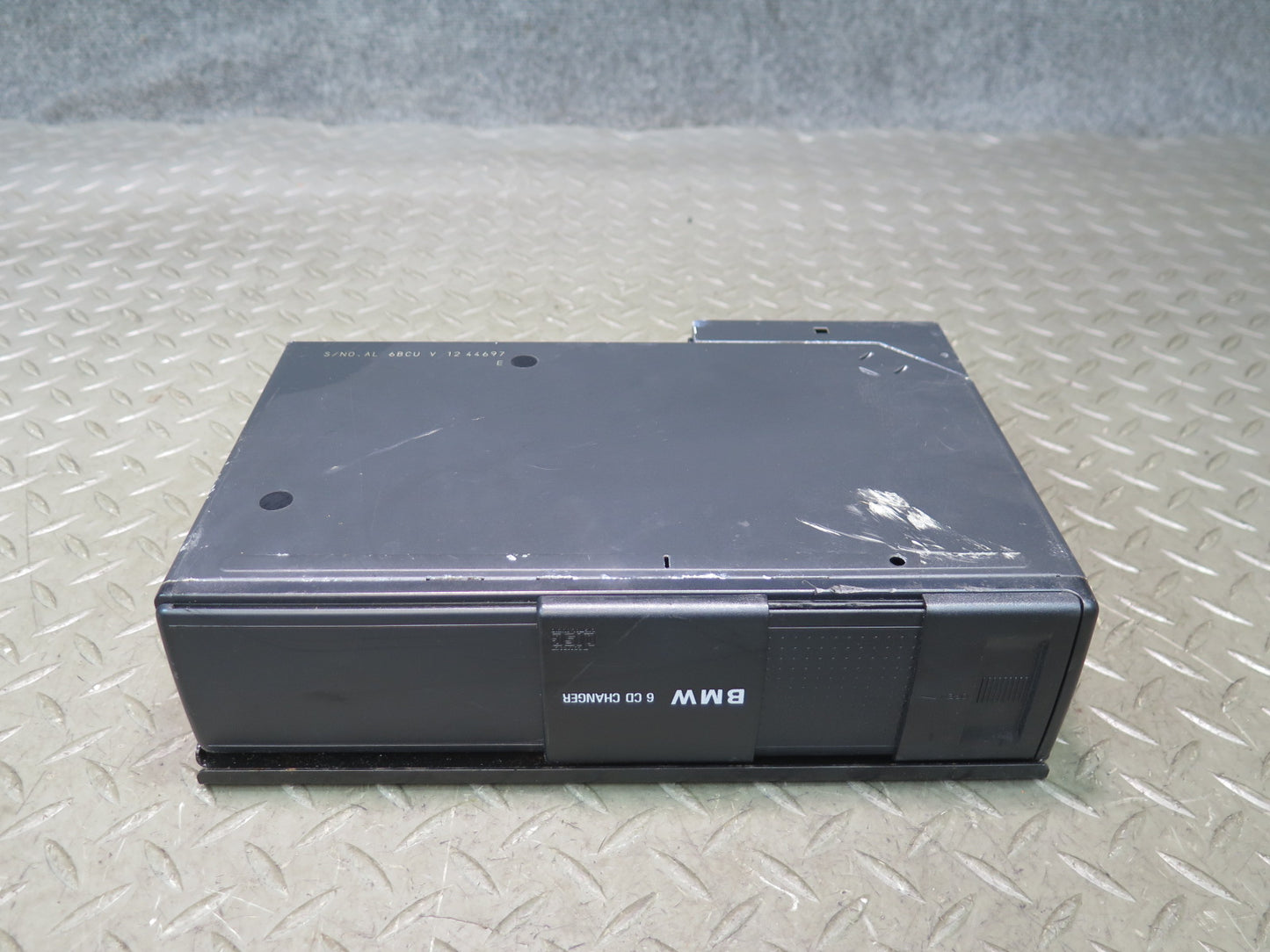 96-99 BMW E36/7 Z3 CD Changer w Magazine & Bracket Mount 1469404 OEM