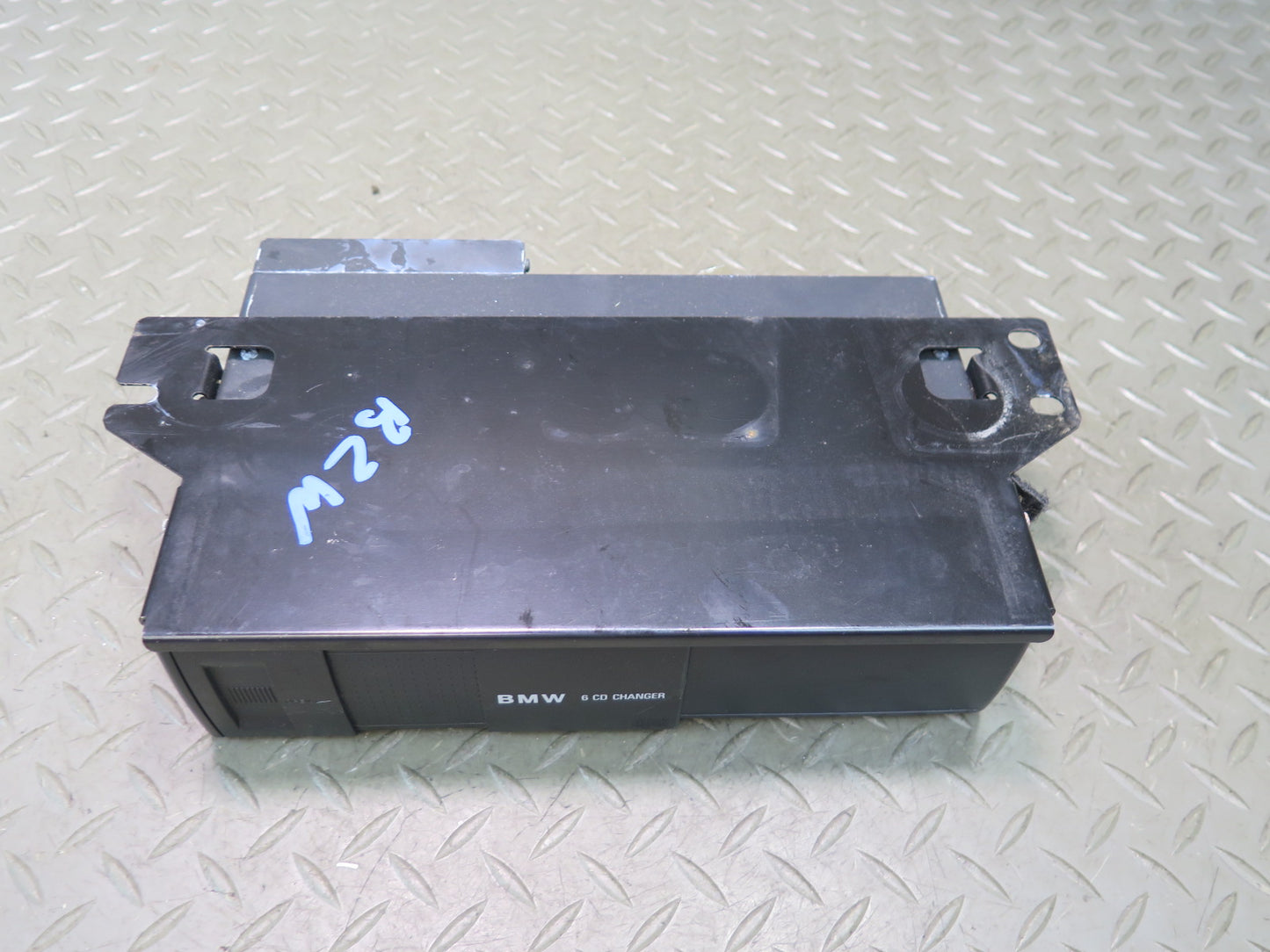96-99 BMW E36/7 Z3 CD Changer w Magazine & Bracket Mount 1469404 OEM