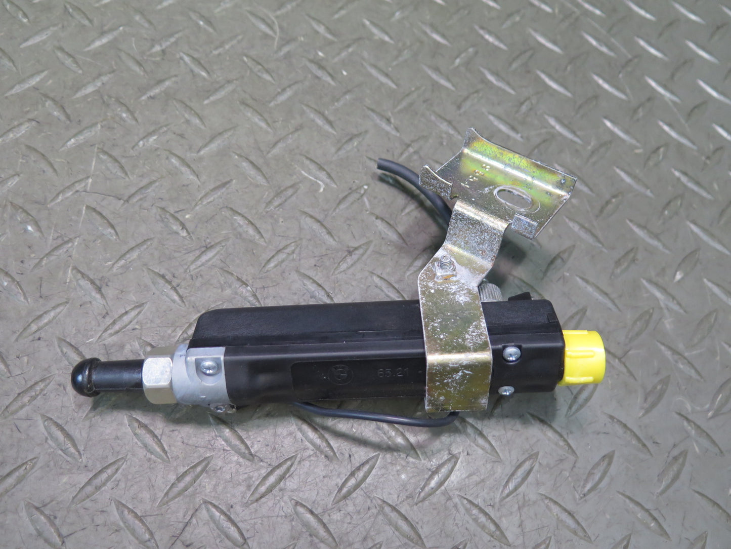96-02 BMW E36/7 Z3 Convertible Radio Antenna Base Module Set OEM