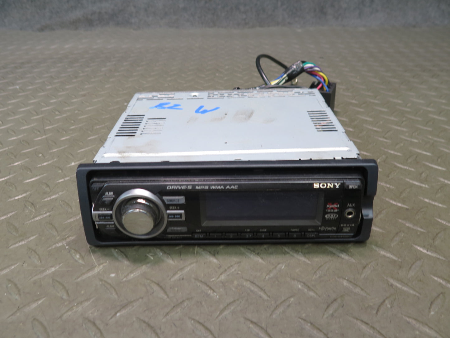 Sony CDX-GT520 AM FM Radio CD MP3 AUX Player