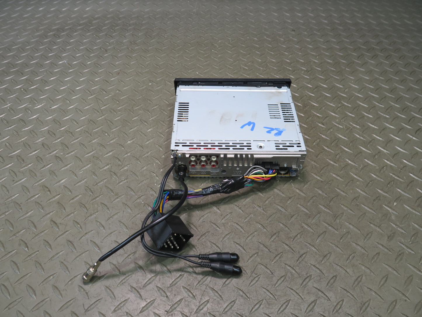 Sony CDX-GT520 AM FM Radio CD MP3 AUX Player