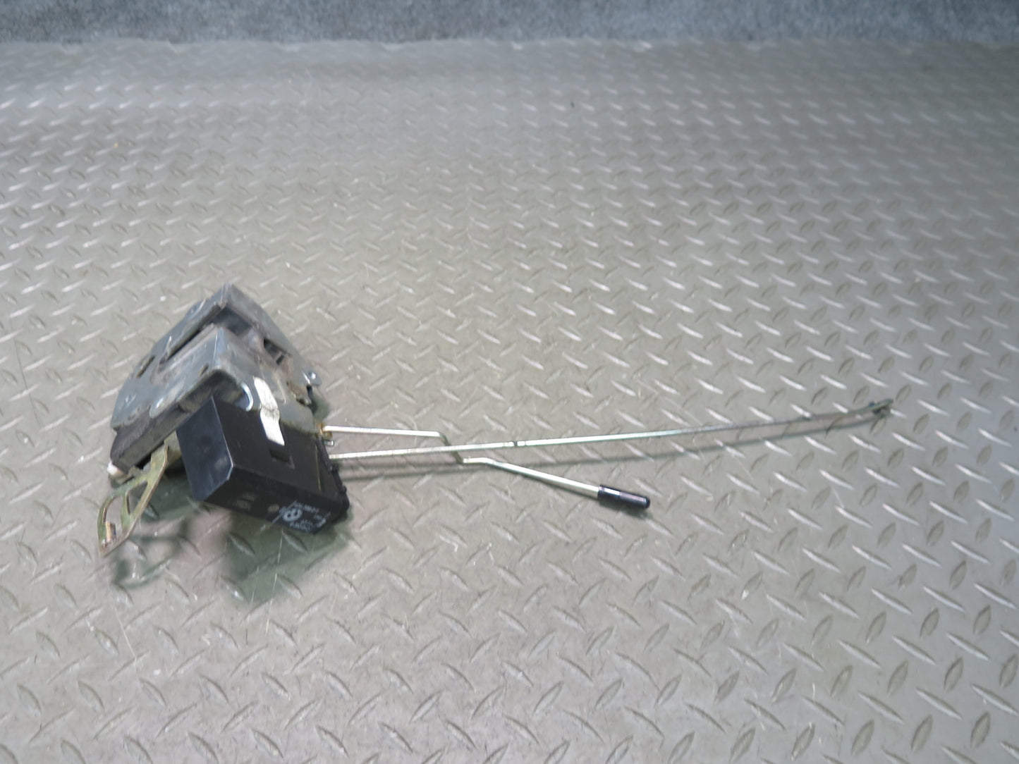 96-02 BMW E36/7 Z3 Right Passenger Door Lock Latch Actuator 8353012 OEM