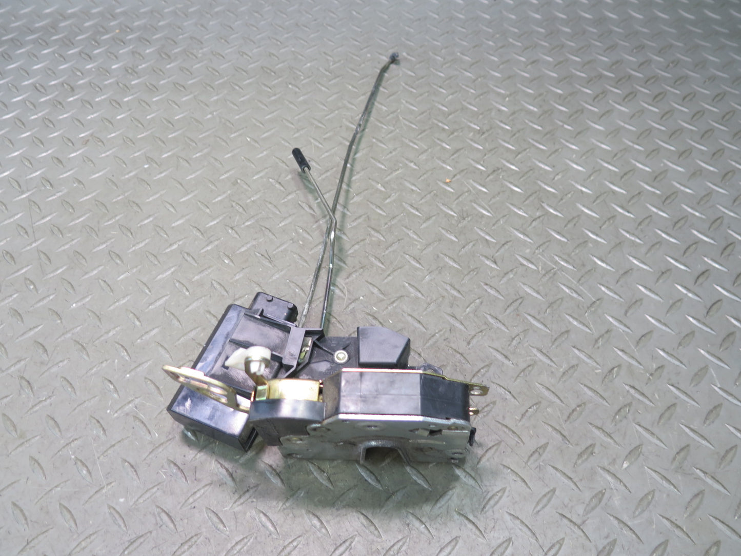 96-02 BMW E36/7 Z3 Right Passenger Door Lock Latch Actuator 8353012 OEM