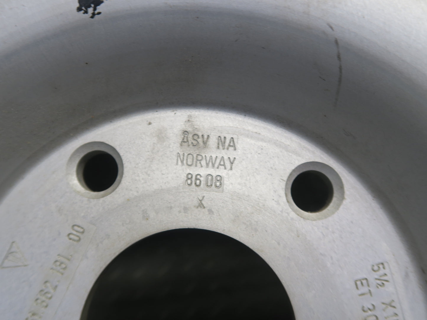 1984-1991 Porsche 928 Spare Tire R15" Wheel 16x5.5J ET30 165-15 95136213100