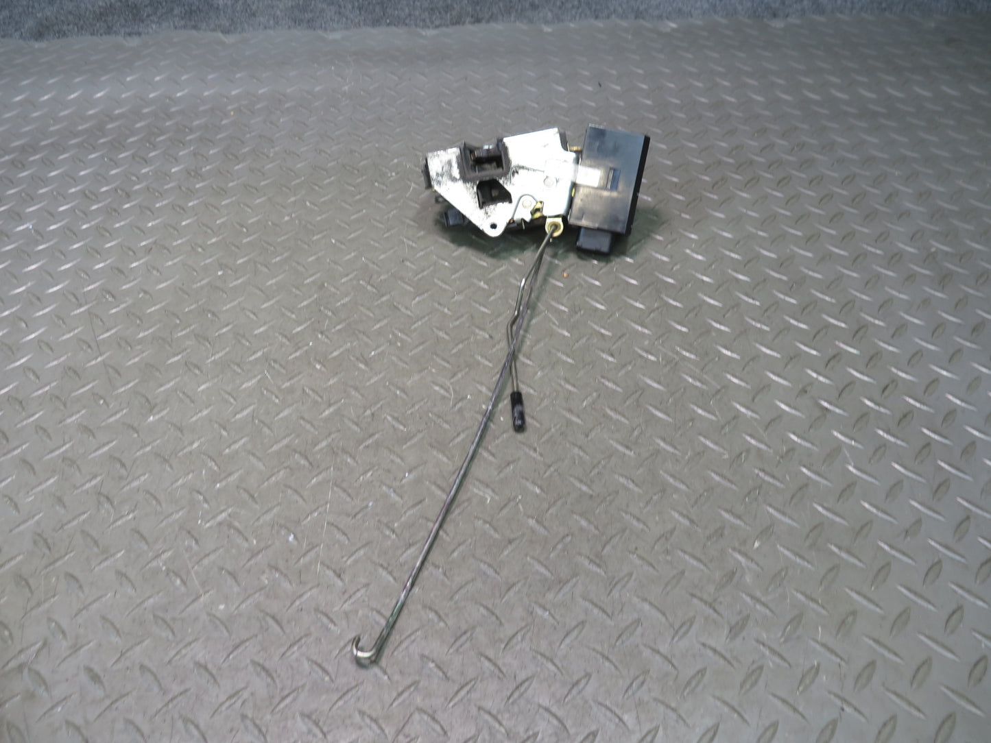 96-02 BMW E36/7 Z3 Left Driver Door Lock Latch Actuator 8397731 OEM