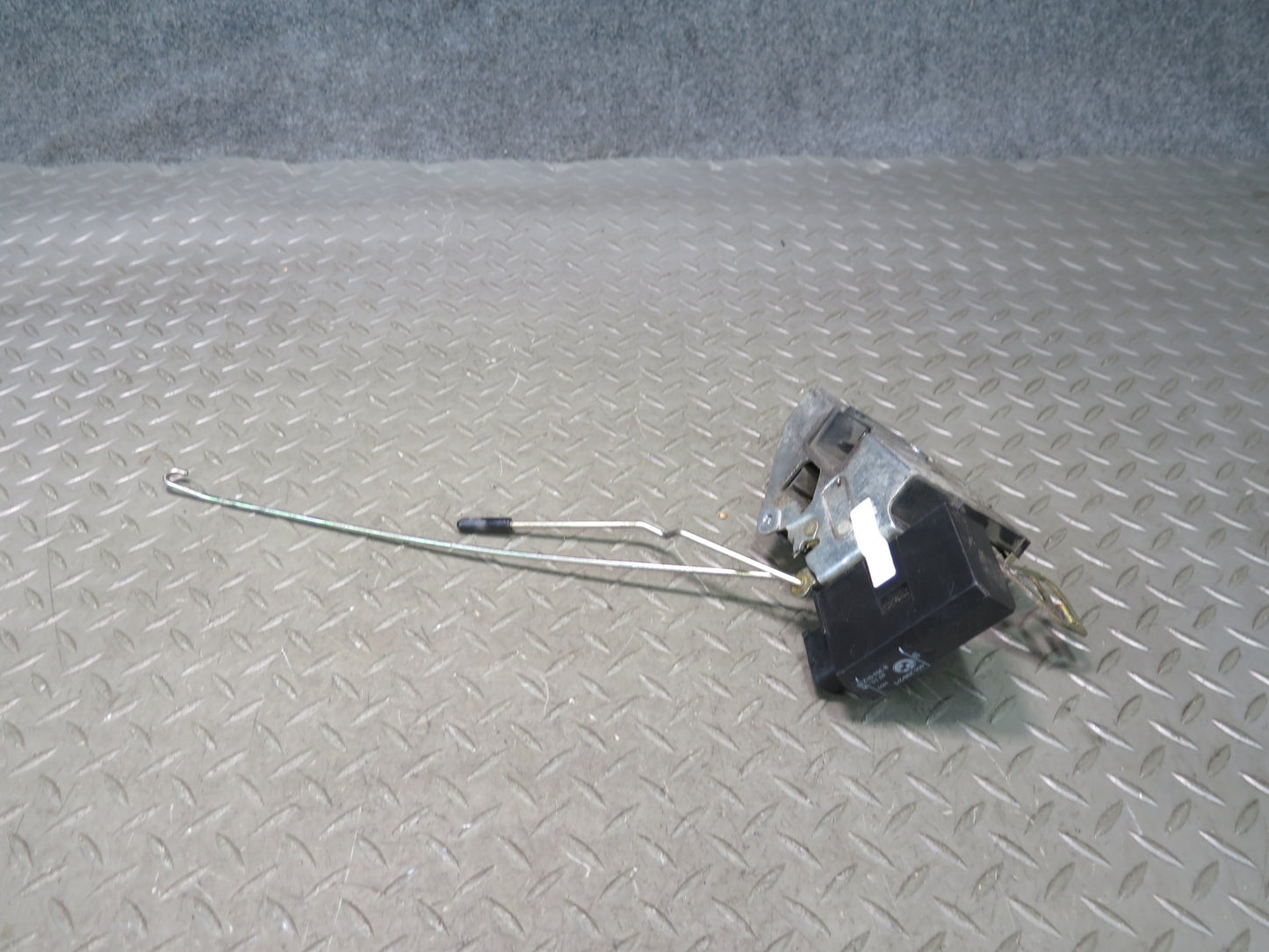 96-02 BMW E36/7 Z3 Left Driver Door Lock Latch Actuator 8397731 OEM